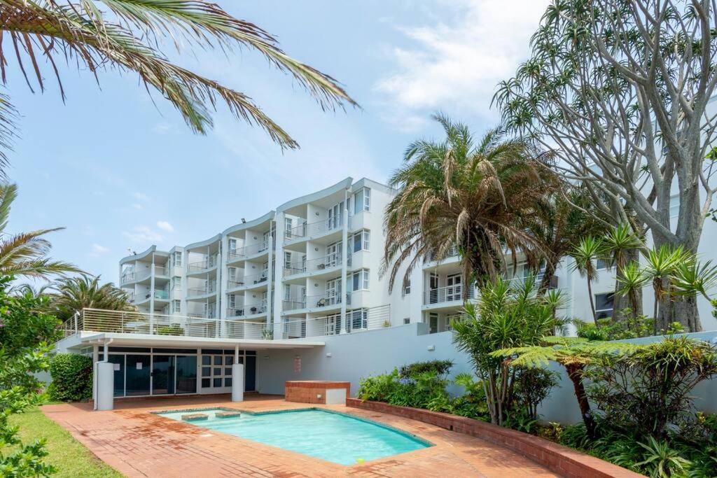 Ocean Pearl At Chakas Cove - Beachfront Apartment Ballito Exterior photo